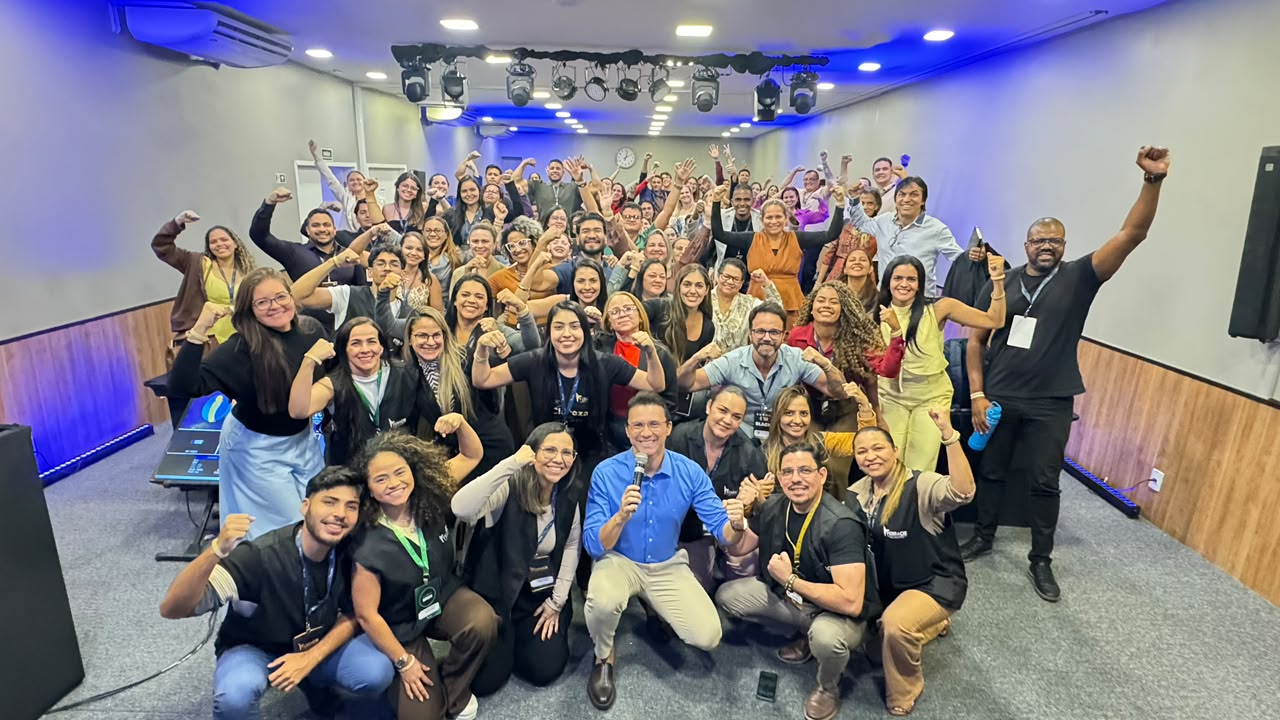 Equipe reunida ao final de um treinamento conduzido por Natan Andrade.