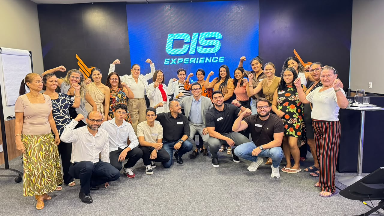 Grupo do CIS Experience ao final do encontro conduzido por Natan Andrade.