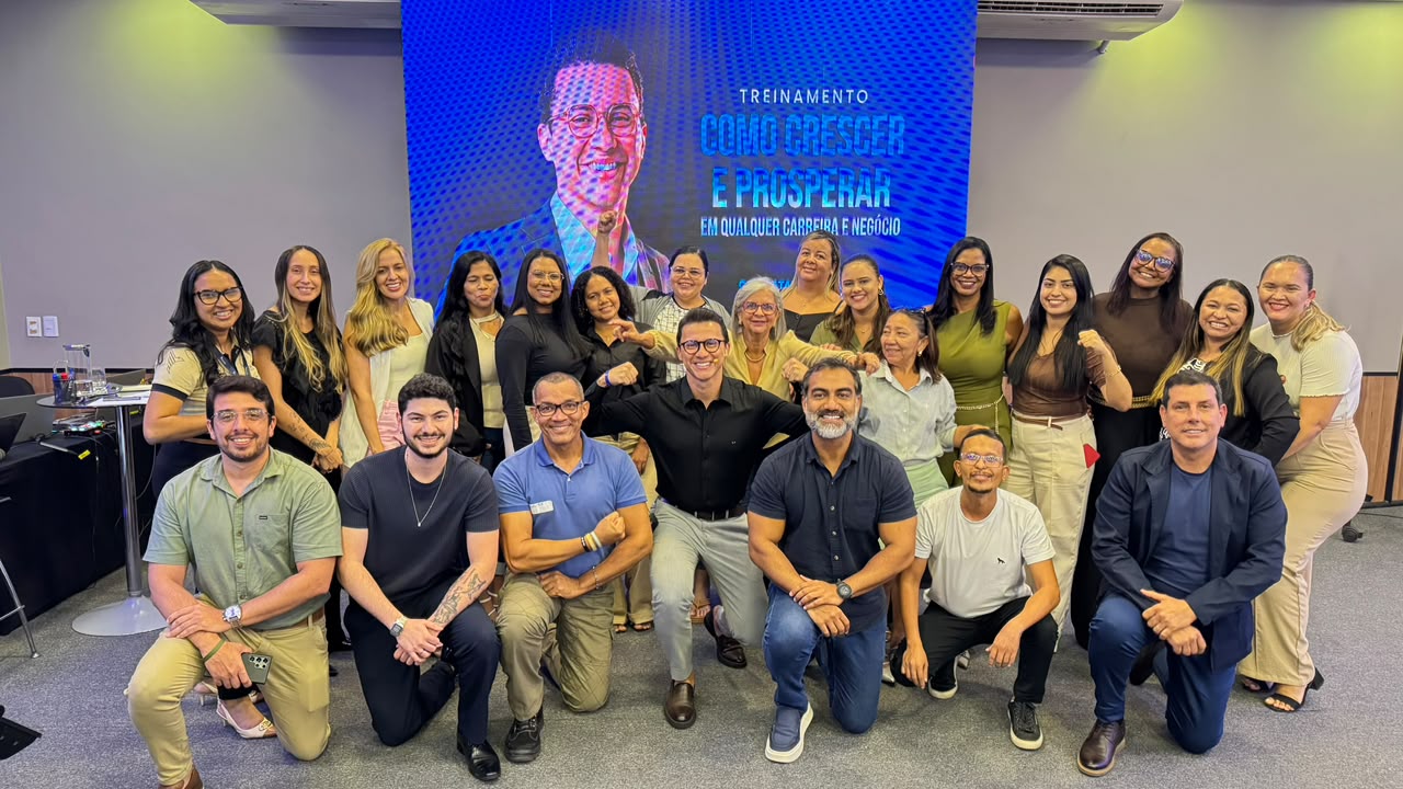 Turma reunida ao final do treinamento Como Crescer e Prosperar.