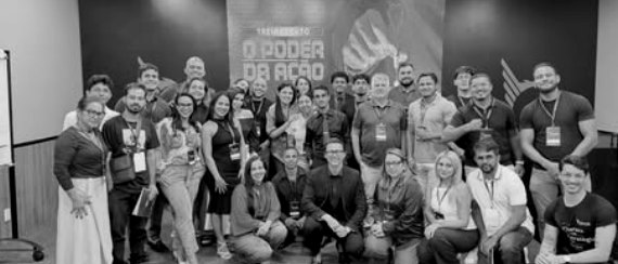 Participantes de um treinamento conduzido por Natan Andrade, reunidos ao final do encontro.
